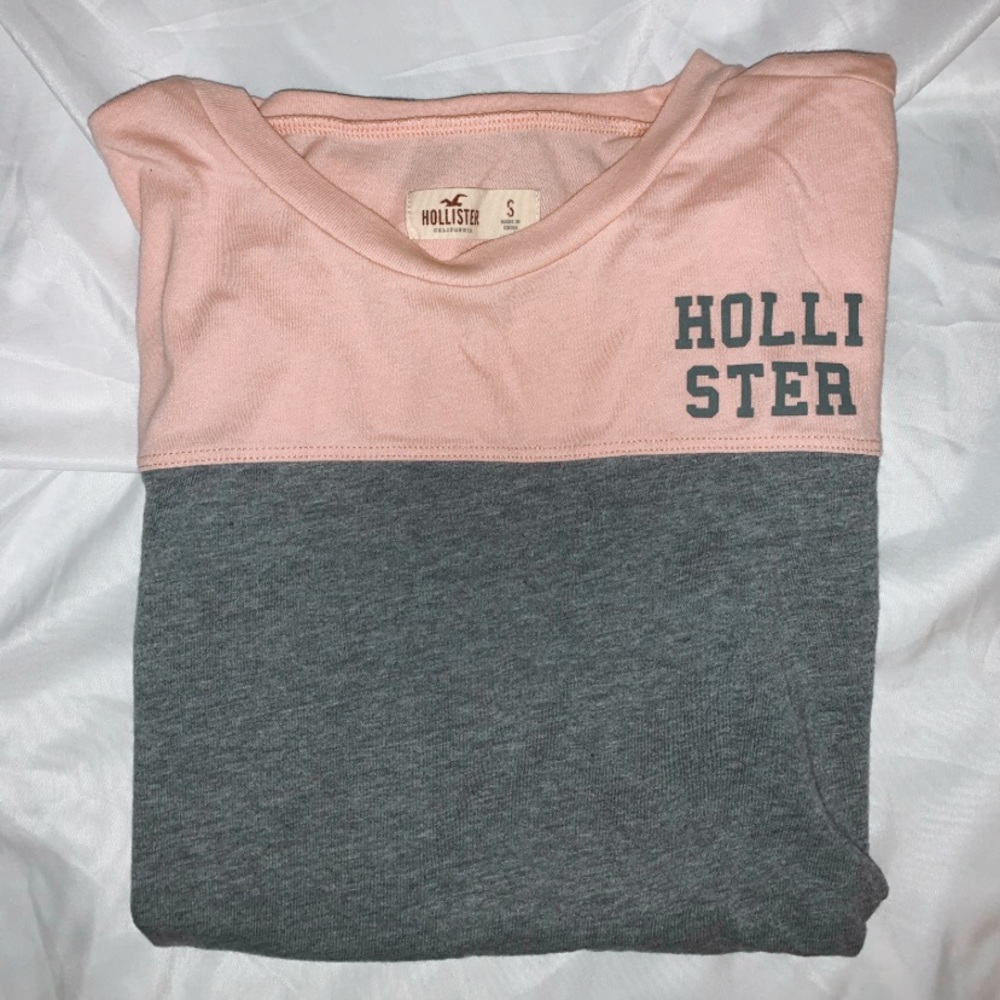 Hollister long sleeve in grey and pink blo…
